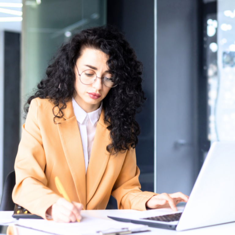 5 Employment Contract Negotiation Tips For Female Doctors